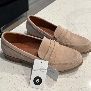Super cute loafers new with tags not going any lower